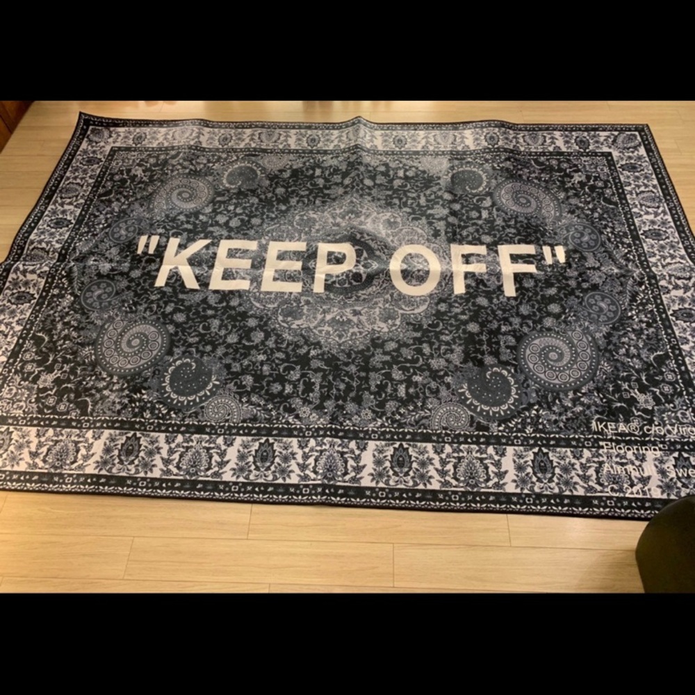 2019 Off-white rug, NWT